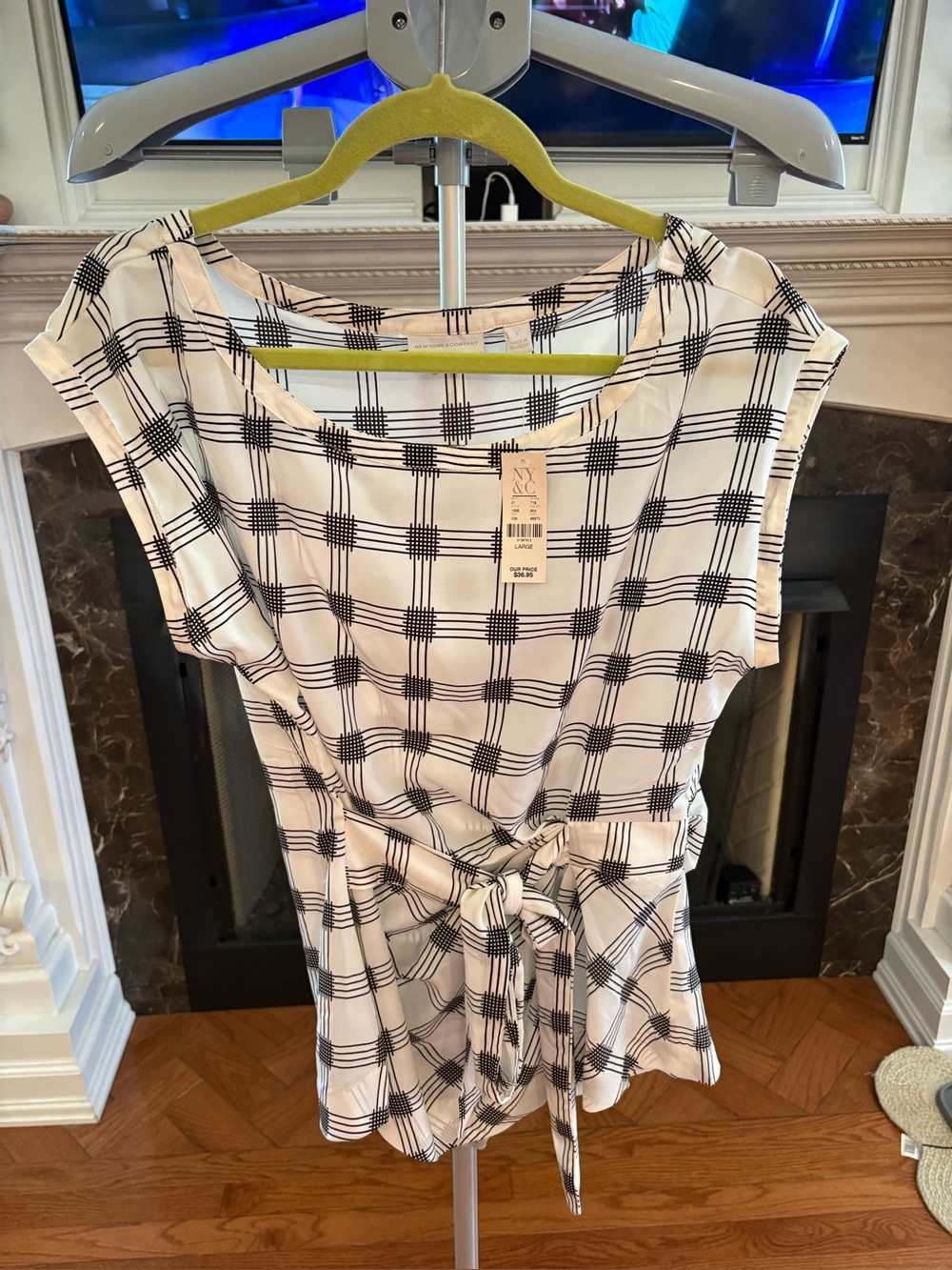 New York & Co. white and black geometric collard tie front Blouse. Size Lg. NWT